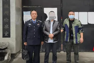 吉首破获一起利用网络销售非法出版物案(图1)