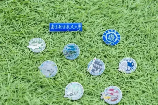2022这些高颜值录取通知书都采用了哪些印刷工艺?(图6) 2022这些高颜值录取通知书都采用了哪些印刷工艺?(图6)