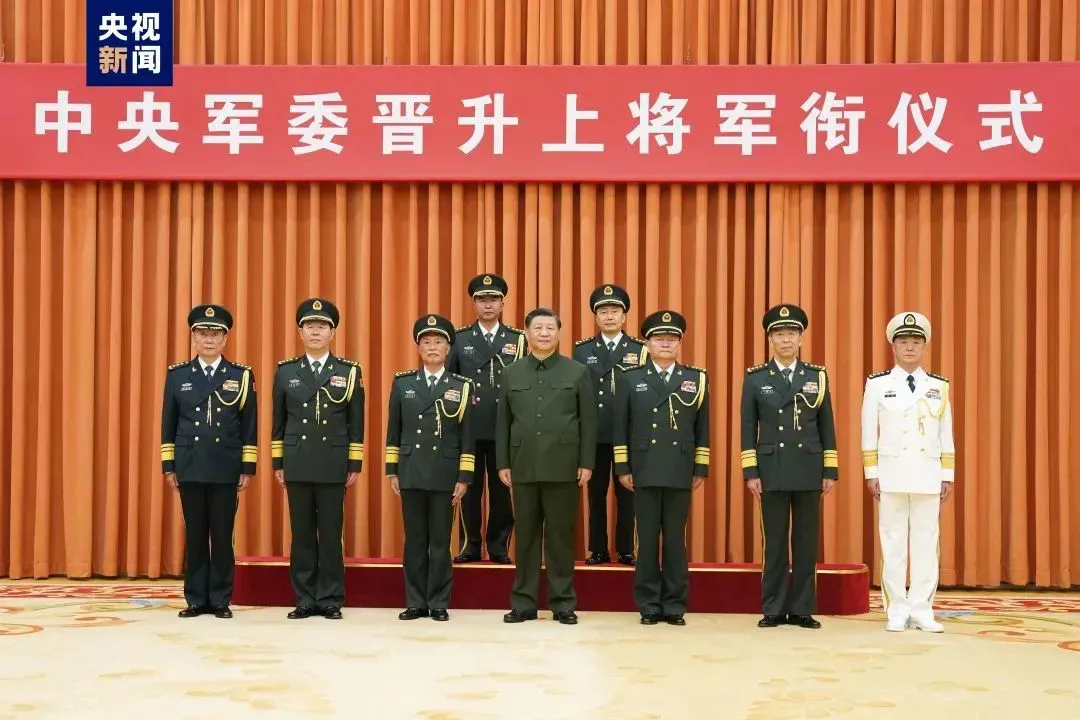 中央军委举行晋升上将军衔仪式 习近平颁发命令状并向晋衔的军官表示祝贺(图1)