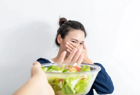“睡前吃夜宵”和“饿肚子睡觉”，哪个危害更大？(图4)