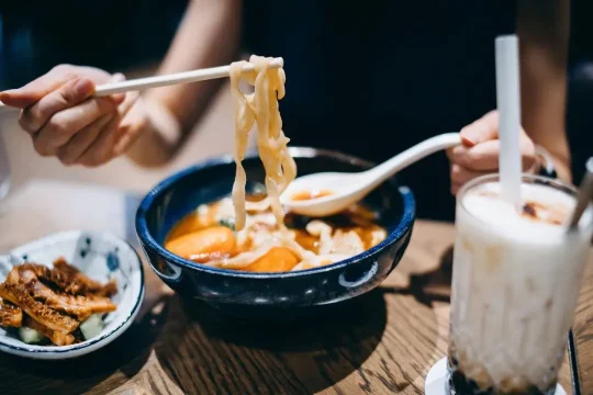 “睡前吃夜宵”和“饿肚子睡觉”，哪个危害更大？(图2)