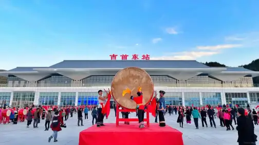 湘西州通报表彰60个张吉怀高铁建设优秀单位和154名优秀个人(图1)