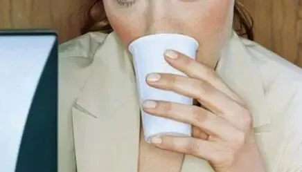 生活常识-我用4招辨别一次性纸杯好坏(图3)