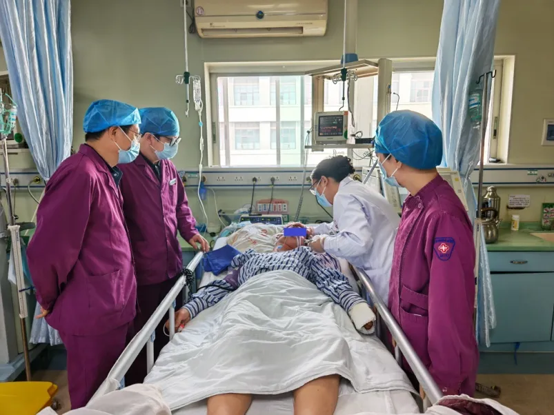 中山一院顶尖重症专家深度扎根，开平市中心医院危重症救治开启“国家队”模式(图1)