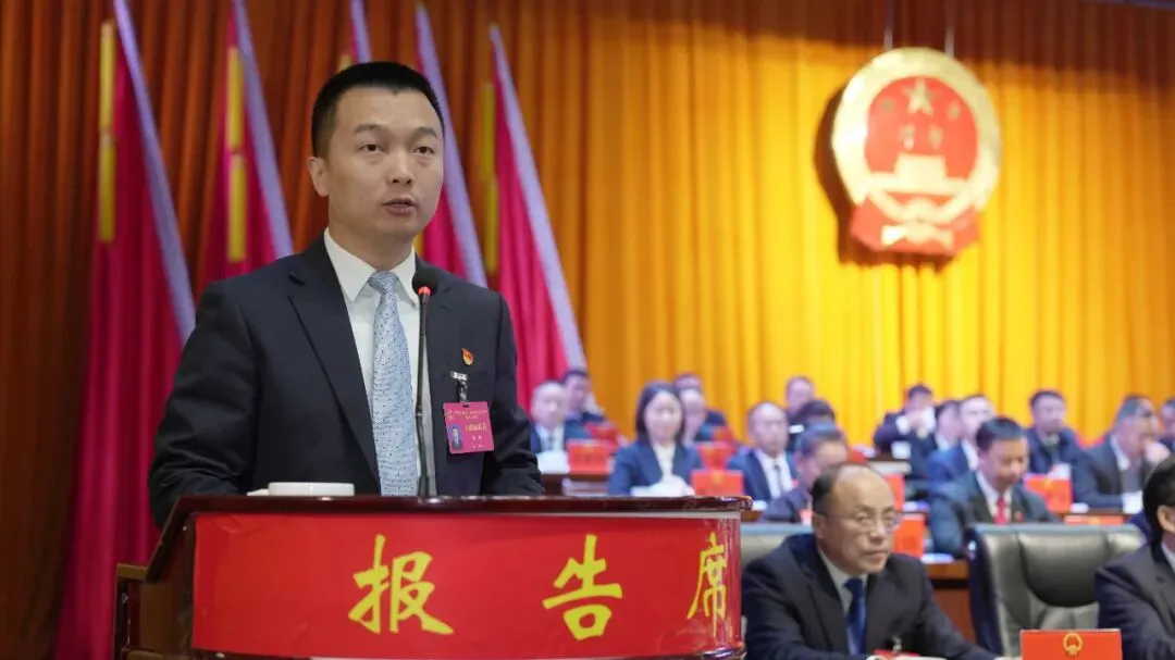 刚刚!张俊当选吉首市人民政府市长!(图2) 张俊当选吉首市人民政府市长!(图2)