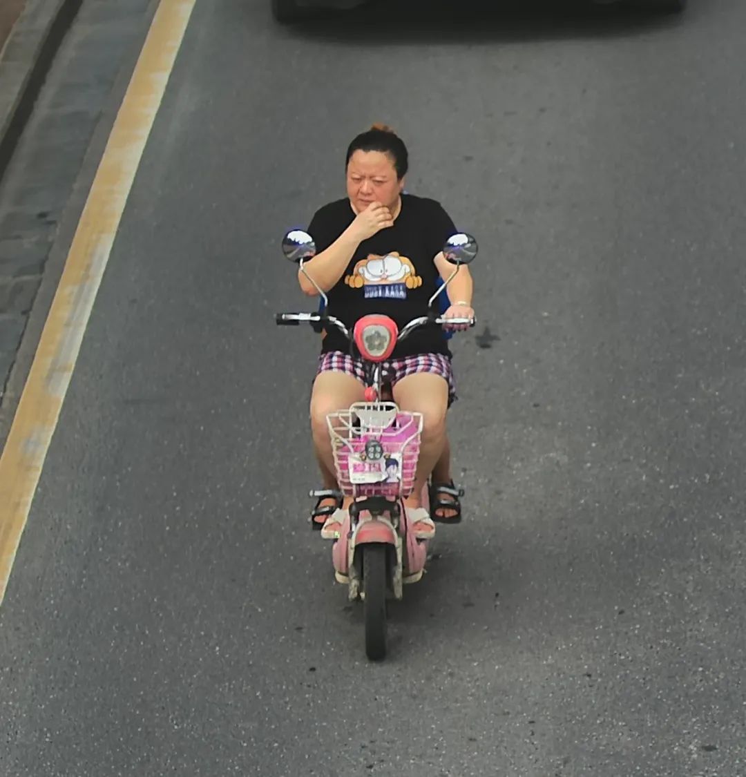 【不文明行为曝光台】第十五期摩托车、电动车不文明行为抓拍(图4) 【不文明行为曝光台】第十五期摩托车、电动车不文明行为抓拍(图4)