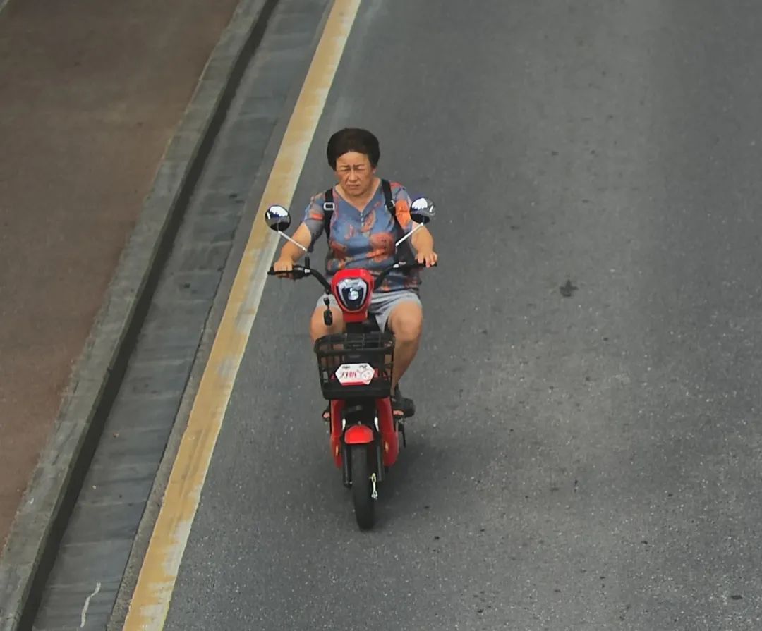 【不文明行为曝光台】第十五期摩托车、电动车不文明行为抓拍(图6) 【不文明行为曝光台】第十五期摩托车、电动车不文明行为抓拍(图6)