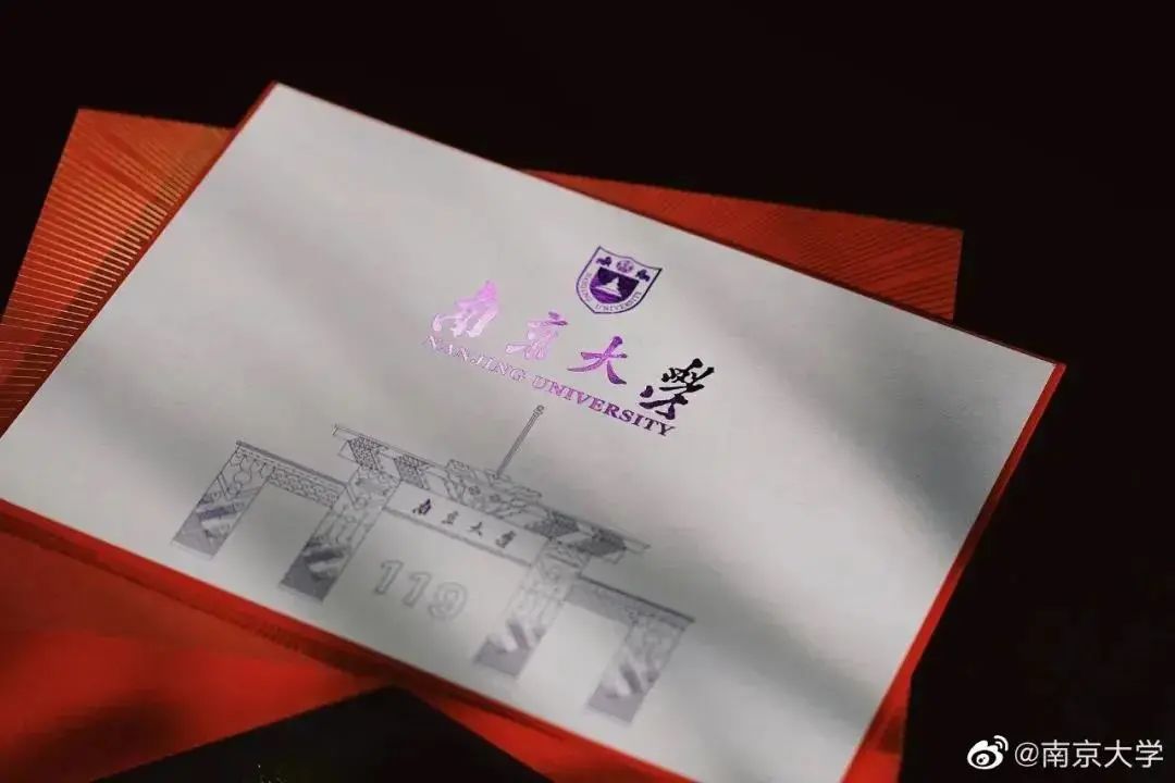 玩创意、秀工艺、展情怀......应用这些印刷工艺的录取通知书火了!(图13) 玩创意、秀工艺、展情怀......应用这些印刷工艺的录取通知书火了!(图12)